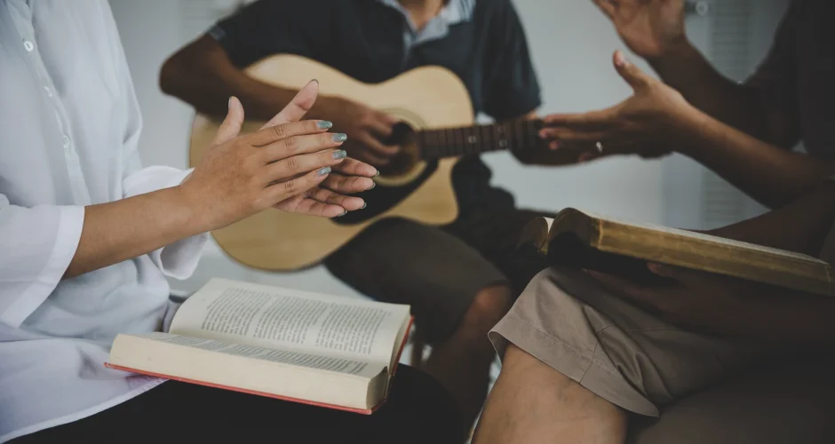 christian-family-groups-praying-with-holy-bible-scaled.webp